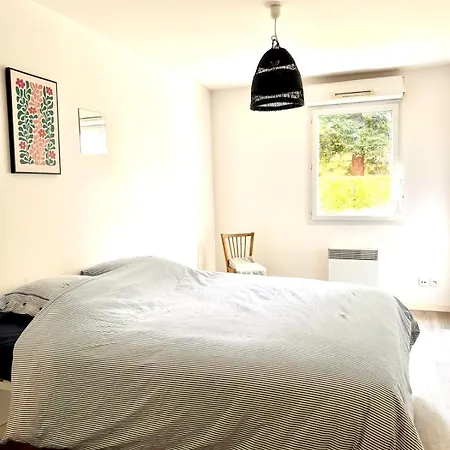 Apartamento Spacieux Avec Jardin, A 5 Min A Pied De L'abbaye Aux Dames Et 10 Min A Pied Du Centre Caen